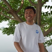 エコシュリンプ生産者イルルさんに、稚エビの放流について聞きました。