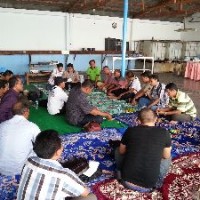 エコシュリンプ生産者が、インドネシアの仲間たちに日本での交流会の様子を報告しました。