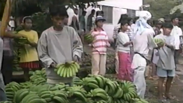 バランゴンとバナナ村の人々