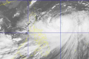 台風21号はフィリピンに上陸していませんが、発生した雨雲がフィリピン（黄色部分）を覆い、大雨と強風を発生しました。