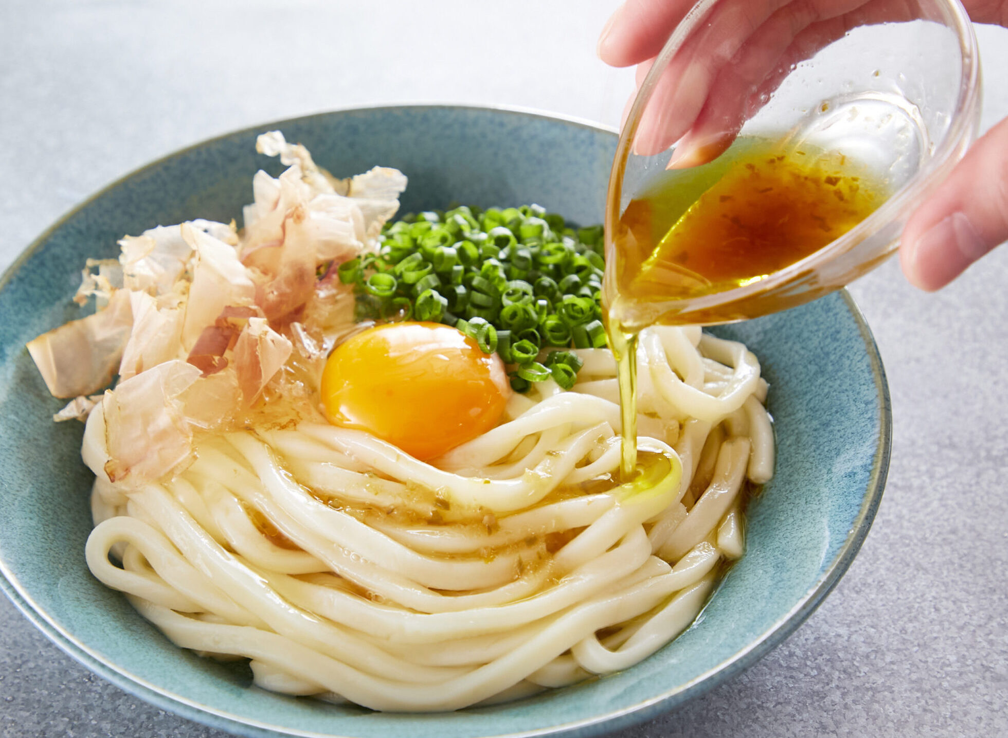 オリーブ柚子こしょう釜玉うどん